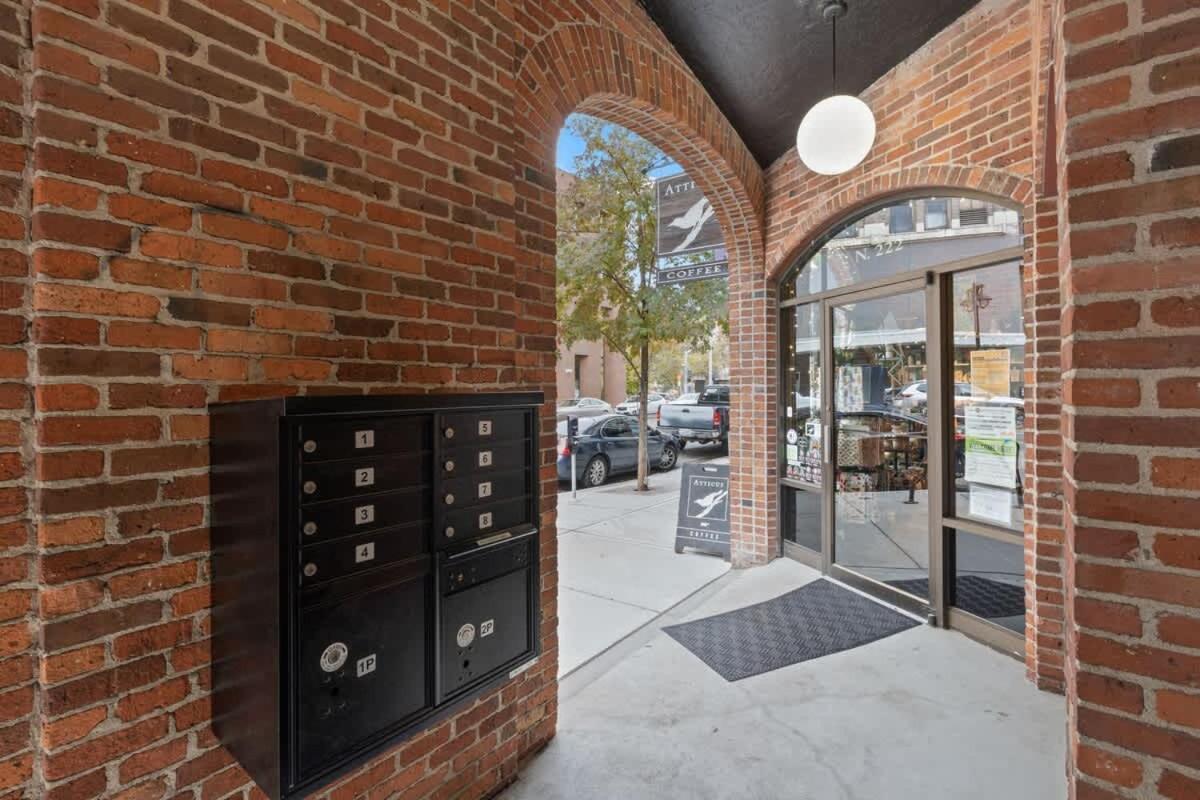 Stunning 3-bed Retreat In The Heart Of Downtown Apartment