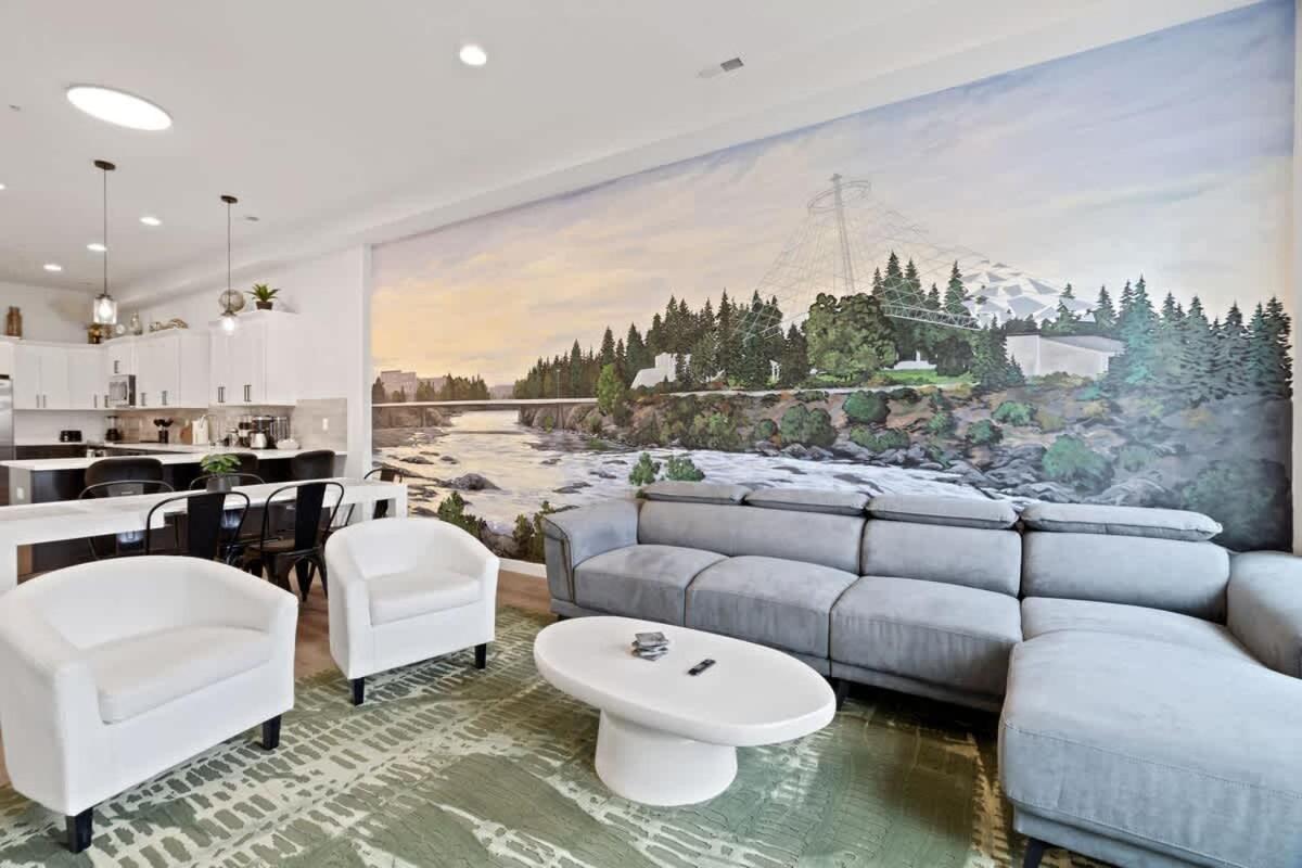Stunning 3-bed Retreat In The Heart Of Downtown *