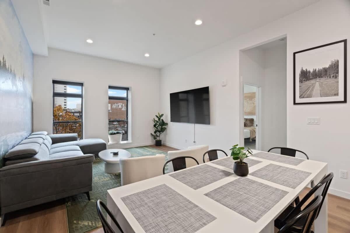 Stunning 3-bed Retreat In The Heart Of Downtown *